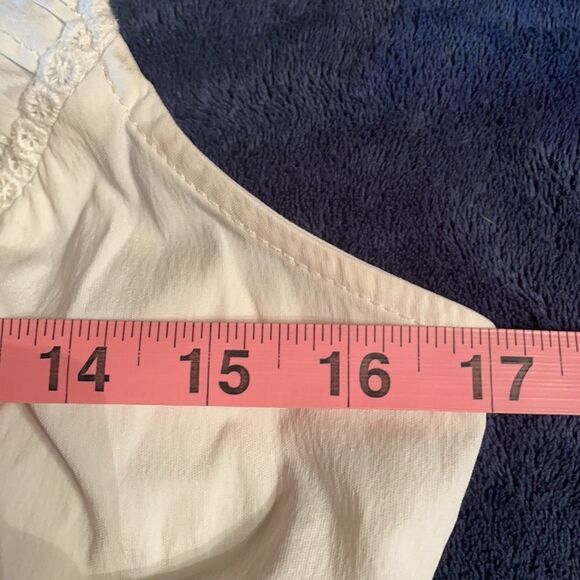 White sleeveless top - Picture 11 of 11